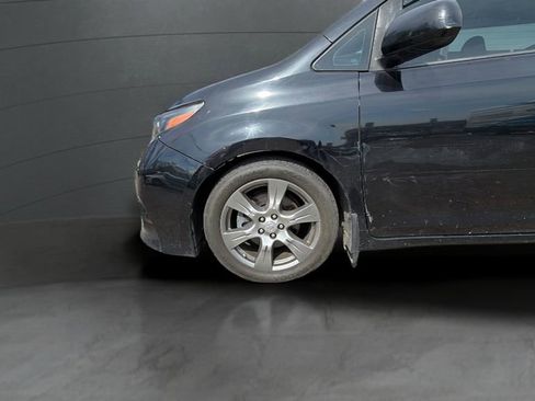 Used 2017 Toyota Sienna SE Premium FWD image 16