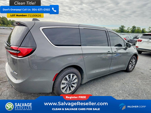 Used 2022 Chrysler Pacifica Touring-L FWD image 4