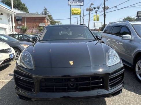 Used 2019 Porsche Cayenne Turbo w/ Sportdesign Package image 4