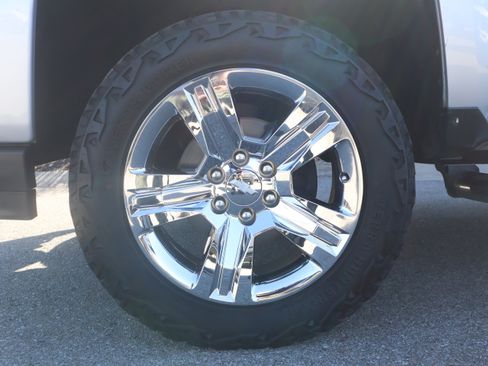 Used 2018 Chevrolet Silverado 1500 Custom w/ Custom Value Package image 12