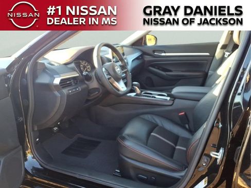 Certified 2025 Nissan Altima 2.5 SR FWD image 25