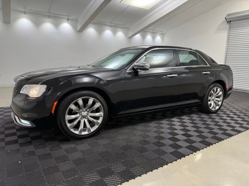 Used 2018 Chrysler 300 Limited RWD image 3