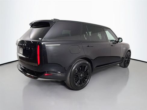 Certified 2025 Land Rover Range Rover Long Wheelbase SE AWD/4WD image 5