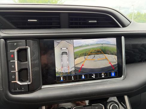 Used 2022 GMC Yukon Denali AWD/4WD image 16