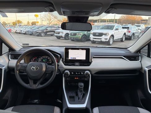 Used 2025 Toyota RAV4 XLE image 23
