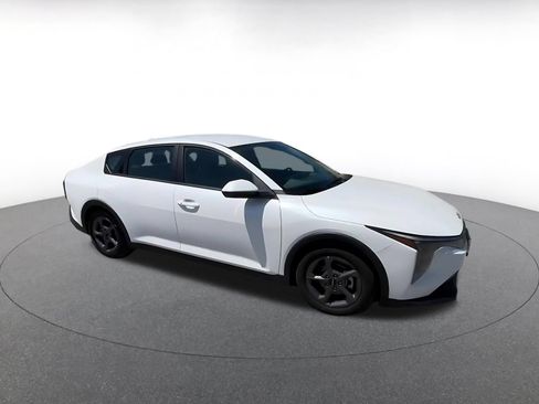 Used 2025 Kia K4 FWD image 2