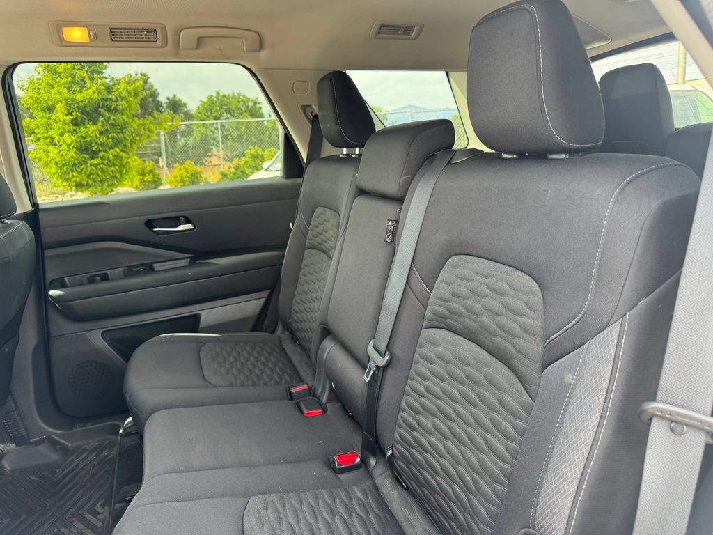 Used 2022 Nissan Pathfinder S AWD/4WD image 8