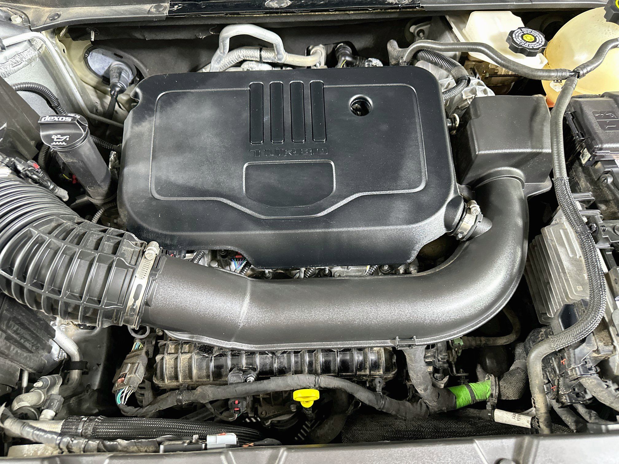 Used 2023 GMC Acadia SLE FWD image 32