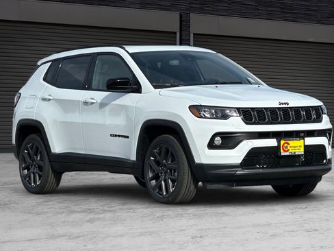 New 2026 Jeep Compass Latitude image 2