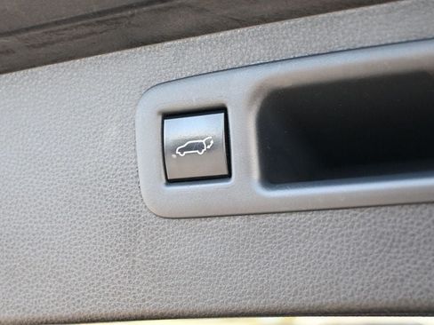 Used 2020 Toyota Highlander Limited FWD image 23