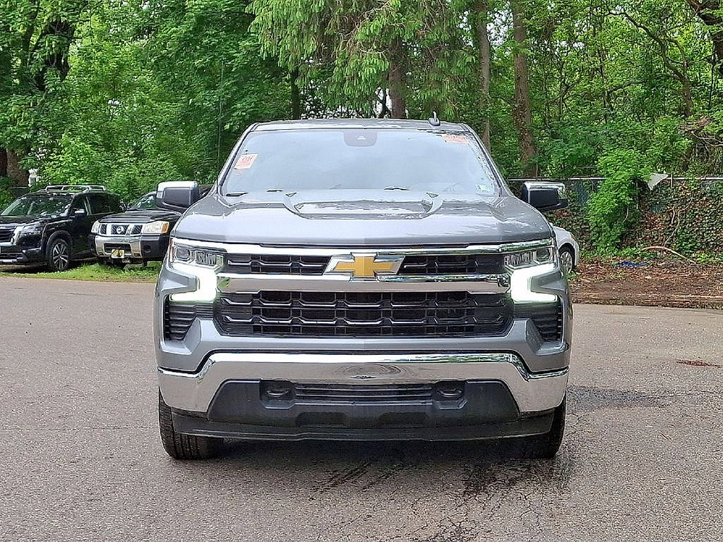 Used 2023 Chevrolet Silverado 1500 LT w/ Convenience Package II AWD/4WD image 2