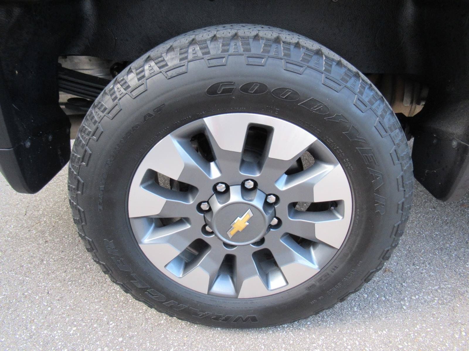 Used 2023 Chevrolet Silverado 2500 Custom w/ Custom Value Package AWD/4WD image 8