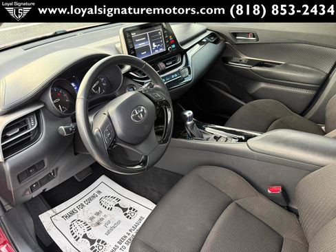 Used 2019 Toyota C-HR XLE image 15