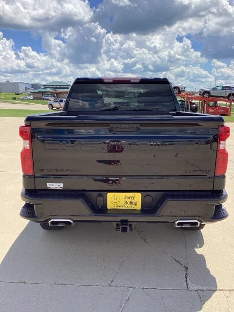 Used 2023 Chevrolet Silverado 1500 Custom Trail Boss w/ Midnight Edition AWD/4WD image 4