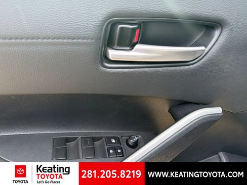Used 2025 Toyota Corolla Cross XLE FWD image 12