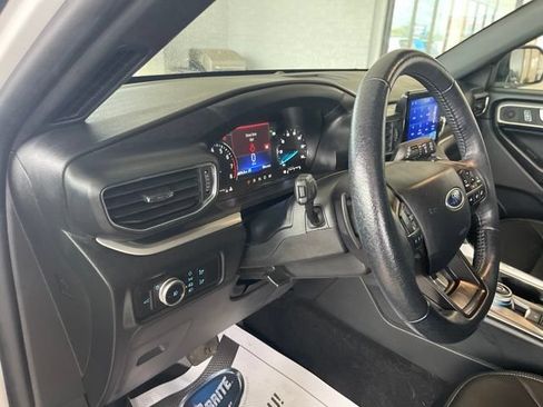 Used 2020 Ford Explorer XLT w/ Equipment Group 202A AWD/4WD image 18