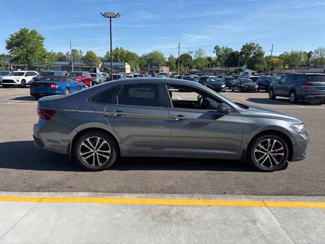 Used 2024 Volkswagen Jetta Sport FWD image 4
