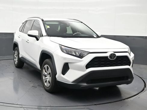 Used 2020 Toyota RAV4 LE FWD image 8