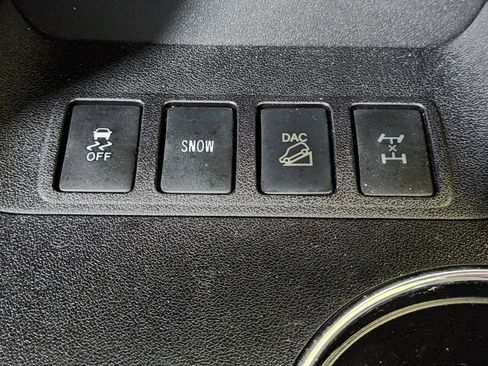 Used 2015 Toyota Highlander XLE image 29