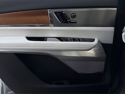 New 2026 Cadillac Vistiq Sport image 21