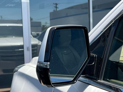 Used 2019 Cadillac Escalade Platinum AWD/4WD image 8