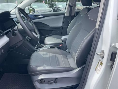 Certified 2023 Volkswagen Taos SE w/ Black Wheel Package FWD image 16