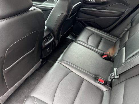Used 2024 GMC Terrain SLT AWD/4WD image 12