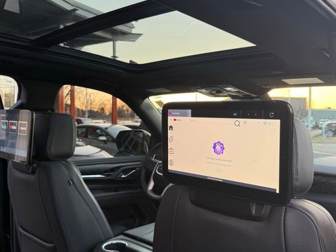 Used 2024 GMC Yukon XL Denali w/ Advanced Technology Package image 28