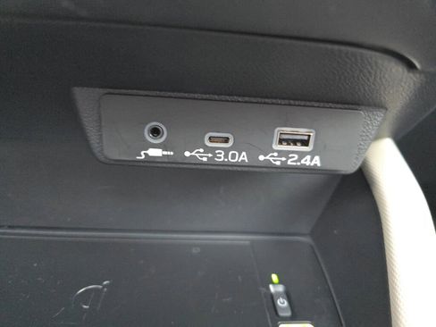 Certified 2025 Subaru Forester Limited image 28