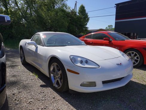Used 2007 Chevrolet Corvette Coupe w/ Preferred Equipment Group RWD image 10