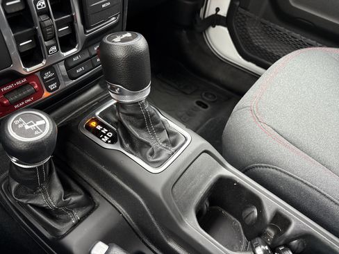 Used 2024 Jeep Wrangler Unlimited Rubicon w/ Technology Group image 26