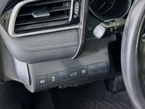 Used 2018 Toyota Camry SE image 16