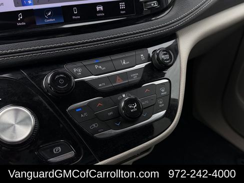 Used 2023 Chrysler Pacifica Touring-L FWD image 22