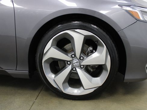 Used 2018 Honda Accord Touring image 6