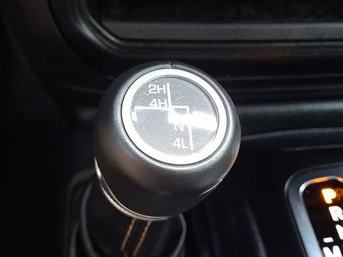 Used 2022 Jeep Wrangler Unlimited Sahara AWD/4WD image 28