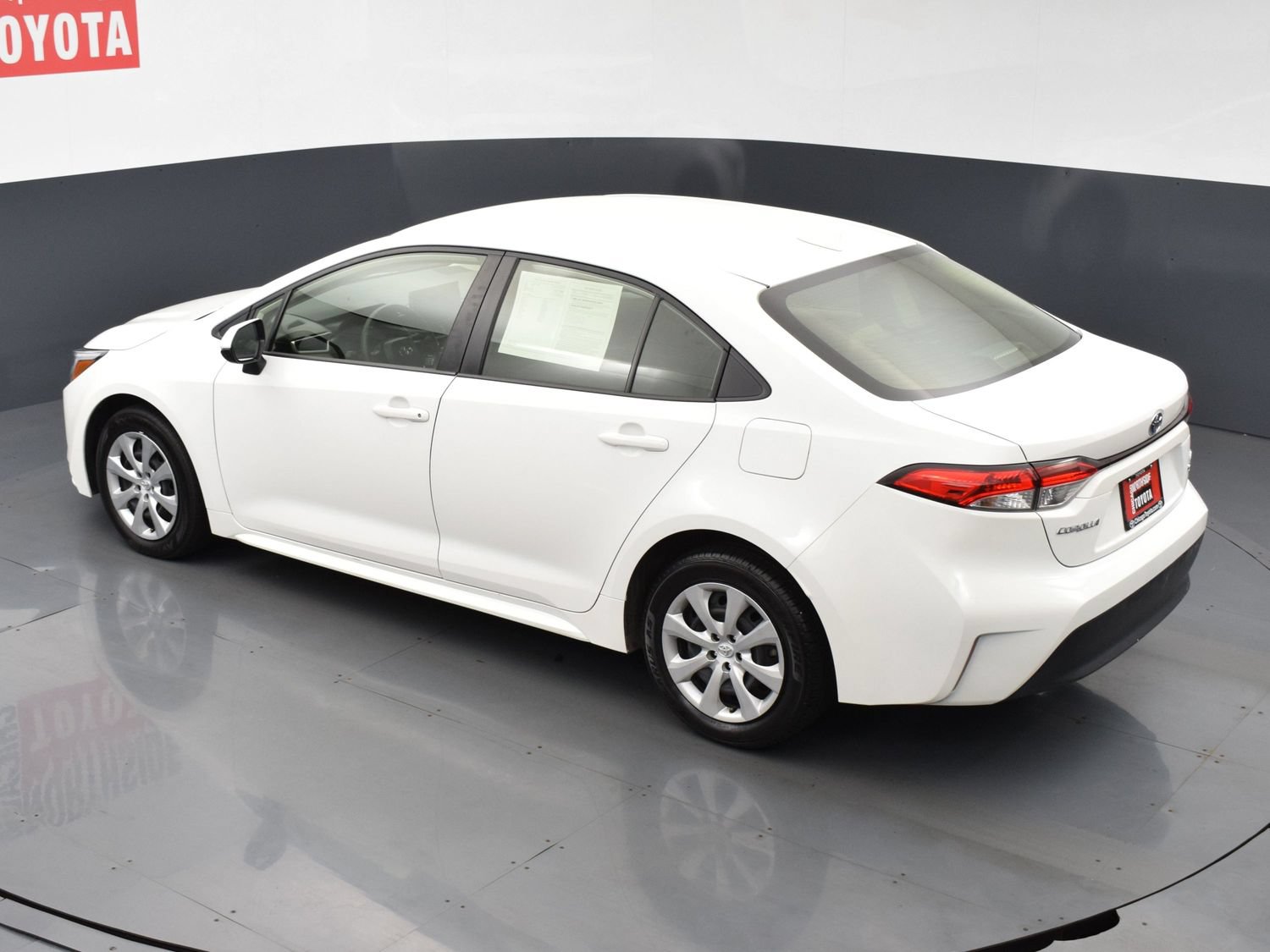 Used 2025 Toyota Corolla LE FWD image 18