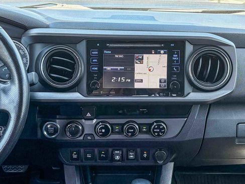 Used 2018 Toyota Tacoma TRD Sport w/ Technology Package image 12