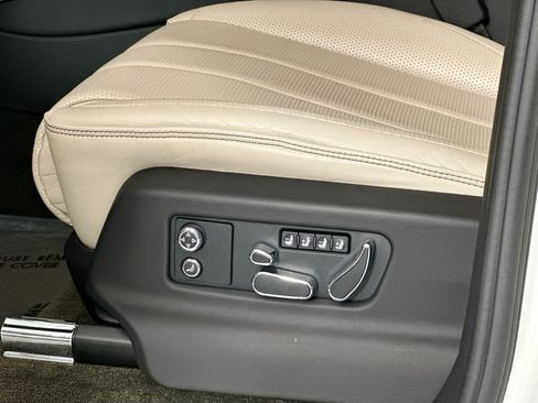 Certified 2022 Bentley Bentayga AWD/4WD image 20