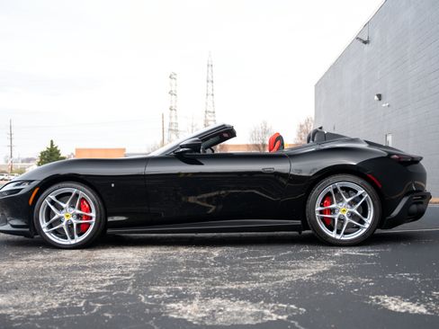 Used 2025 Ferrari Roma Spider RWD image 7
