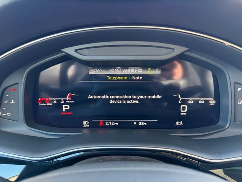 Used 2023 Audi Q8 Premium image 12