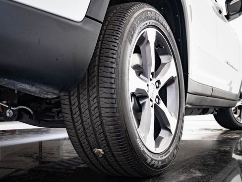 Used 2023 Jeep Grand Cherokee 4WD 4xe image 41