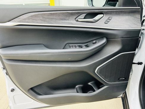 Used 2022 Jeep Grand Cherokee L Limited w/ Luxury Tech Group II image 17