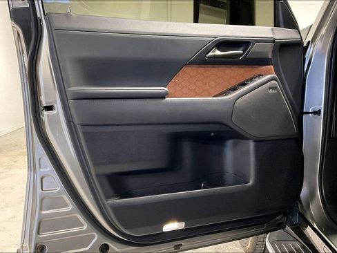 Used 2024 Lexus GX 550 w/ Accessory Package (Z1) image 21