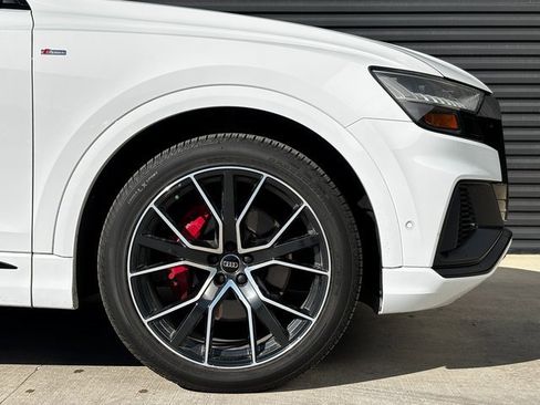 Used 2020 Audi Q8 Prestige w/ Prestige Package image 11