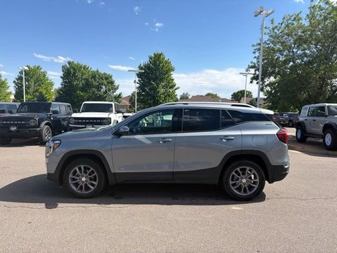 Used 2024 GMC Terrain SLT AWD/4WD image 2