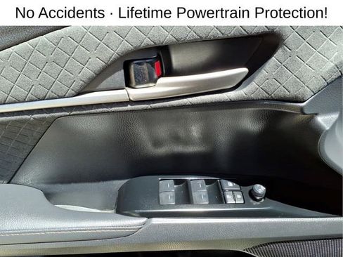 Used 2025 Toyota Camry XLE FWD image 11