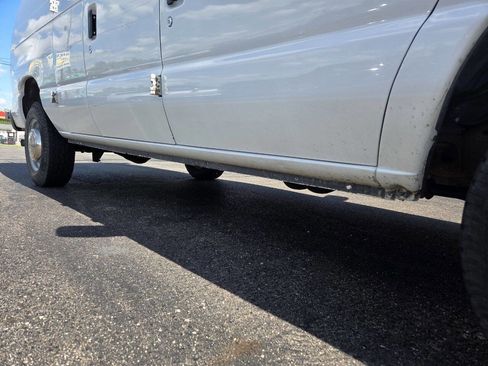 Used 2001 Ford E-250 and Econoline 250 RWD image 23