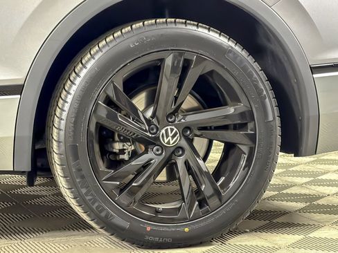 Used 2023 Volkswagen Tiguan SE R-Line FWD image 25