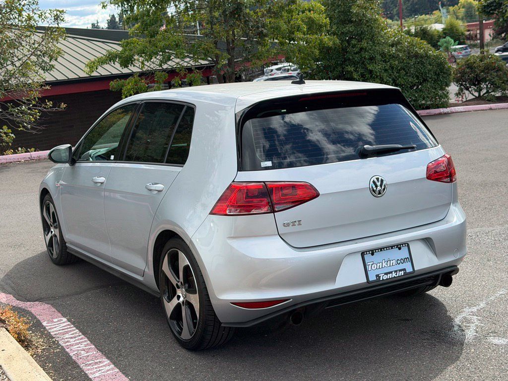 Used 2015 Volkswagen Golf 4-Door FWD image 5