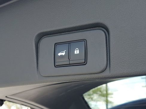 Used 2024 Nissan Rogue SV AWD/4WD image 9